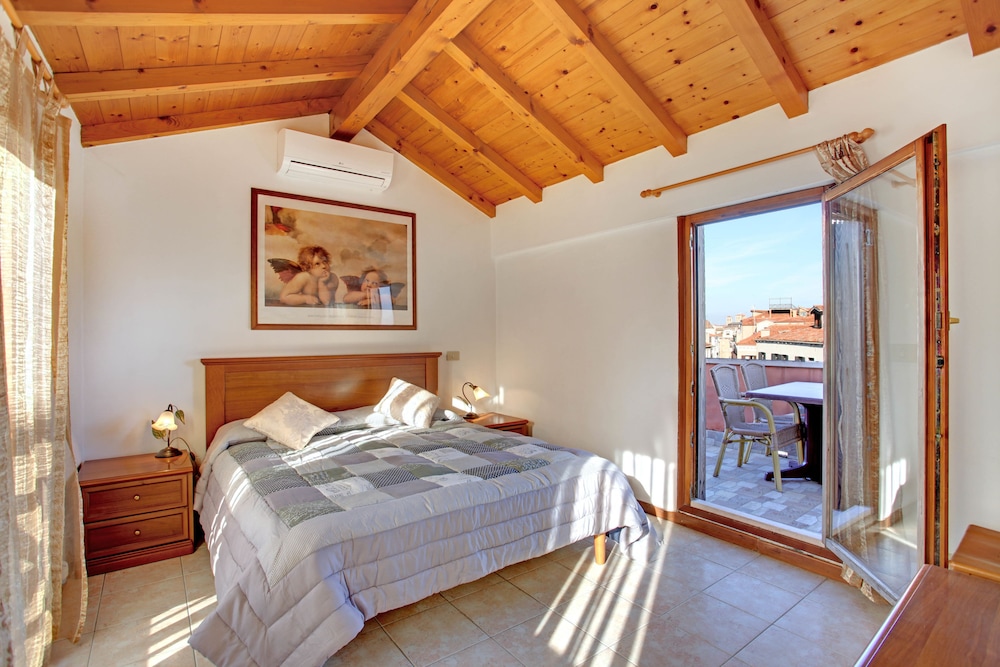 Quadruple Room, Terrace, Canal View photo 1