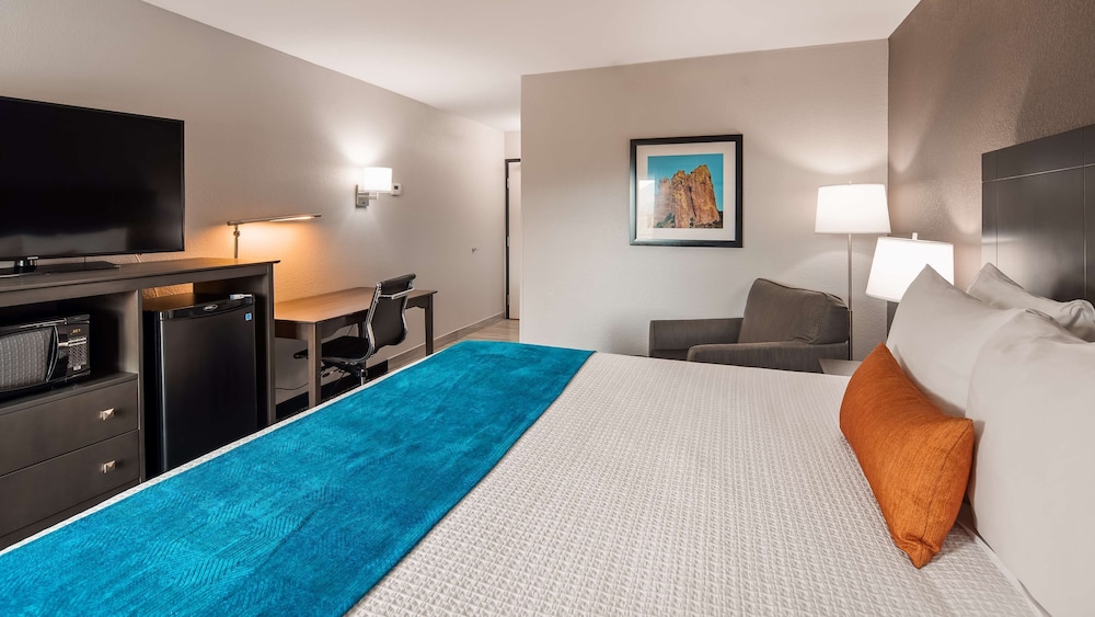 Standard Room, 1 King Bed, Non Smoking, Balcony, photo 6