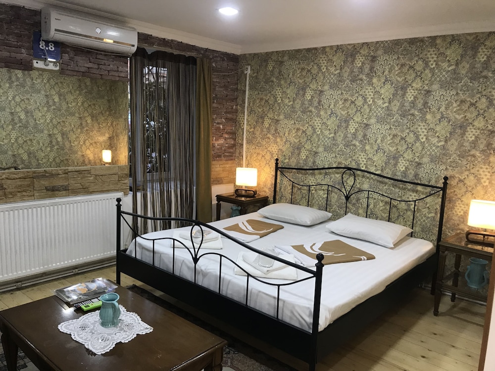 Standard Room, 1 King Bed photo 1
