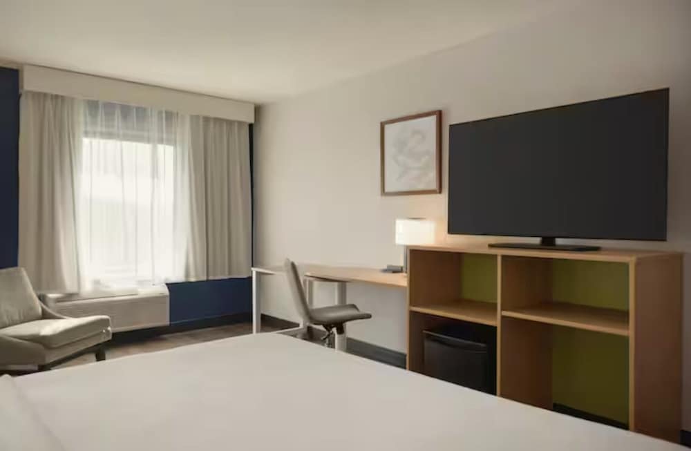 Room, 1 King Bed - Photo 2