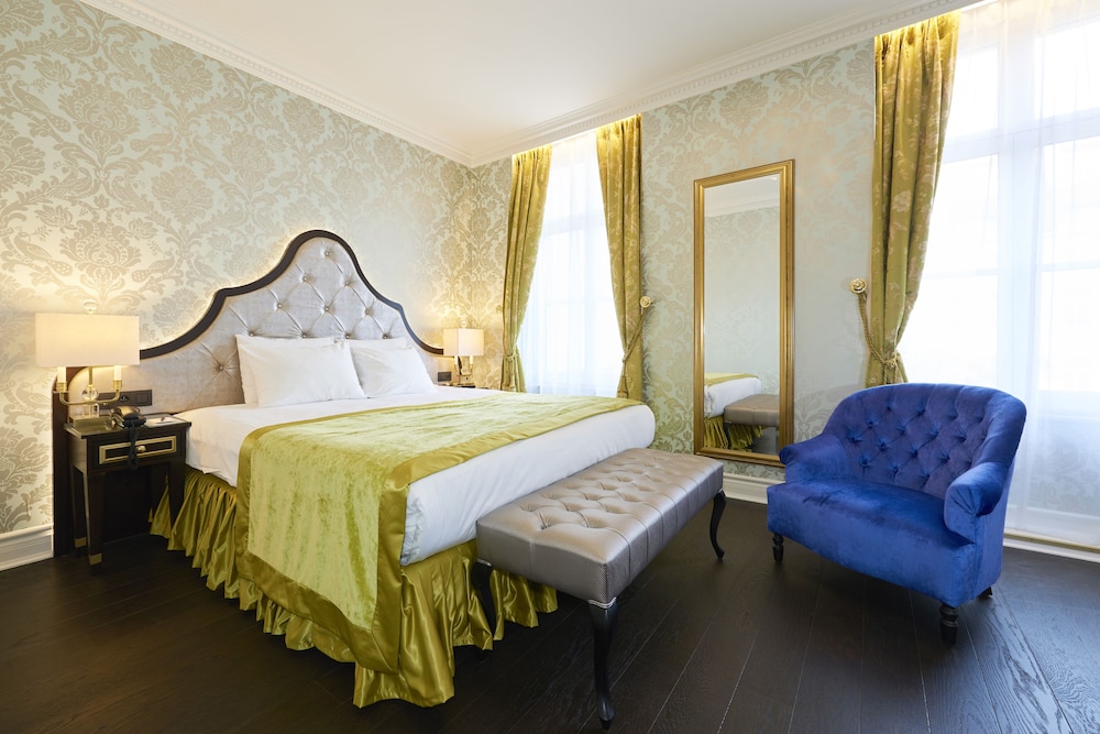 Standard Room, 1 Queen Bed - Photo 1