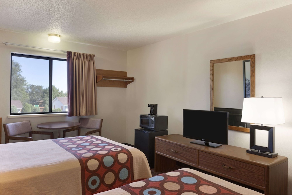 Room, 2 Double Beds, Non Smoking, Microwave - Photo 2