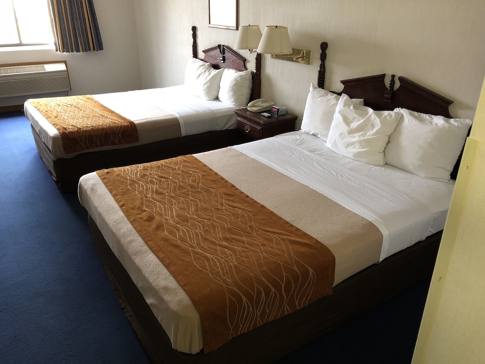 Room, 2 Queen Beds, Smoking photo 1