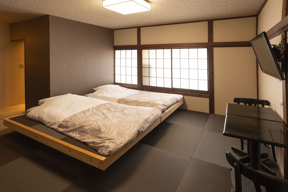 Basic Twin Room, Non Smoking photo 1