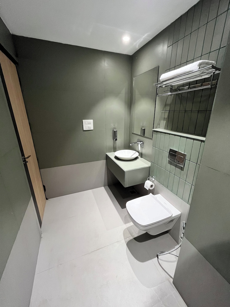Executive Room - Photo 6