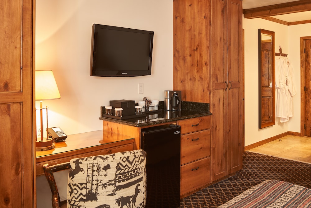 Superior Room, 2 Queen Beds - Photo 2