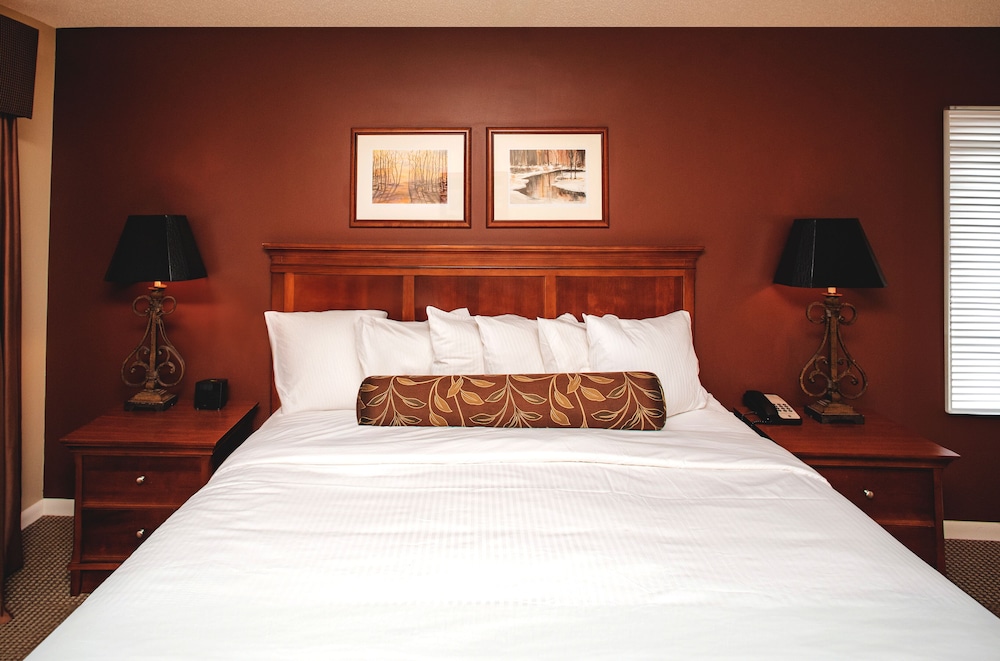 Deluxe Room, 1 Queen Bed with Sofa bed, Golf View (Valleyview One Bedroom Condo) - Photo 1
