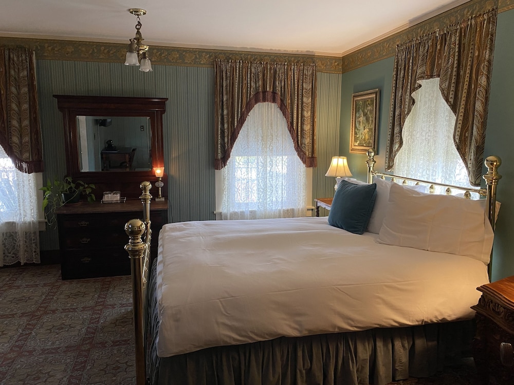 Deluxe Room, 1 Queen Bed (Tenny) photo 1