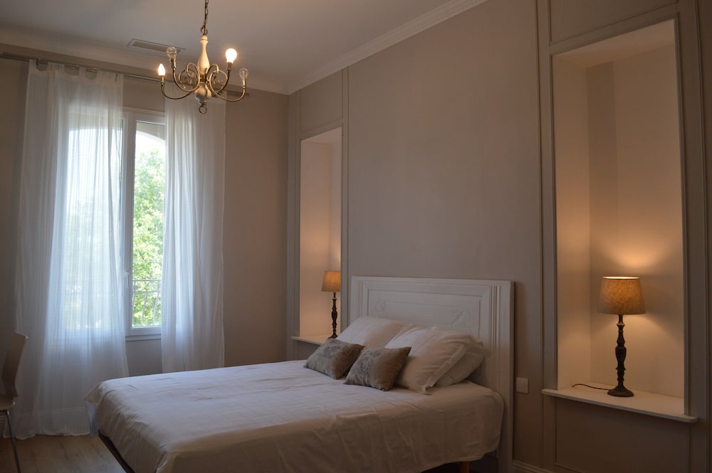Room (On the promenade)