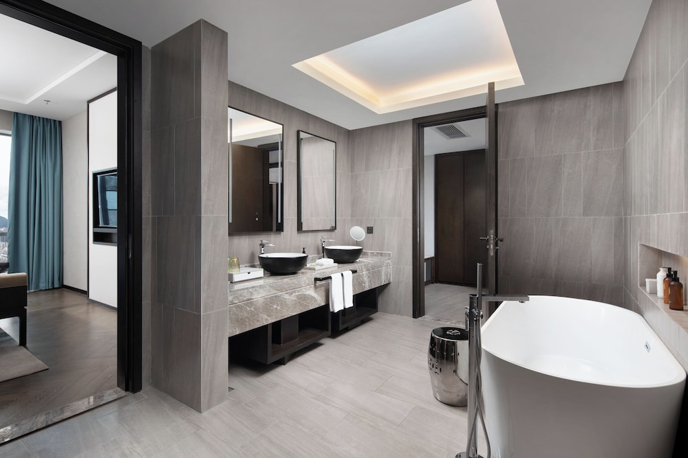 Superior Suite, 1 King Bed, Non Smoking