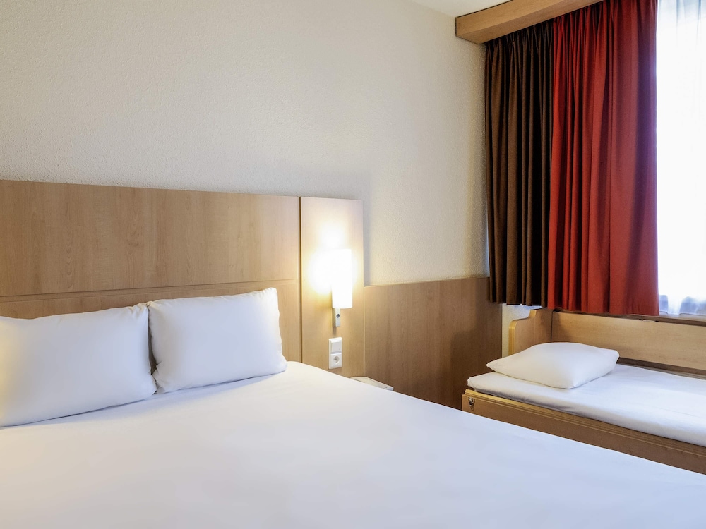 Standard Room, Multiple Beds - Photo 1