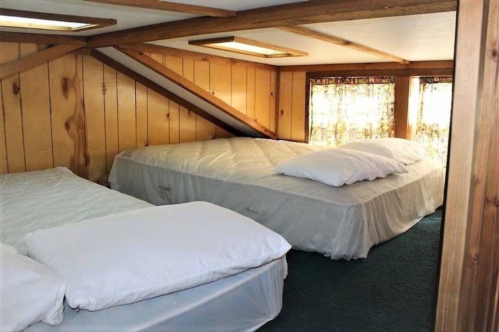 Deluxe Cabin photo 2