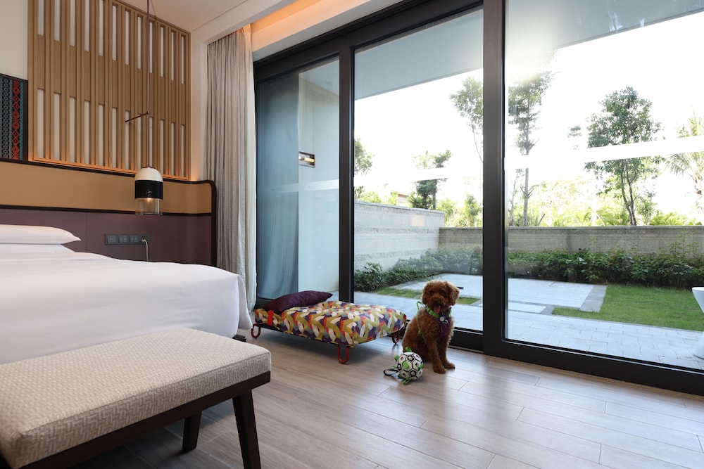 1 King Bed Dog Friendly Courtyard Deluxe - Photo 1