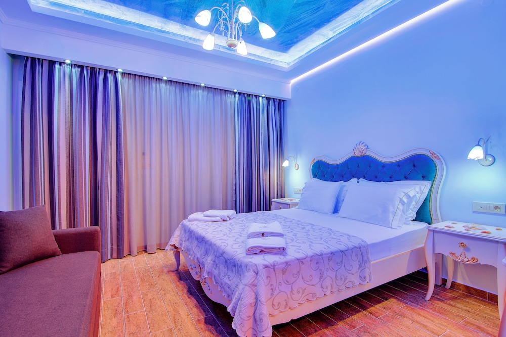 Deluxe Room - Photo 10