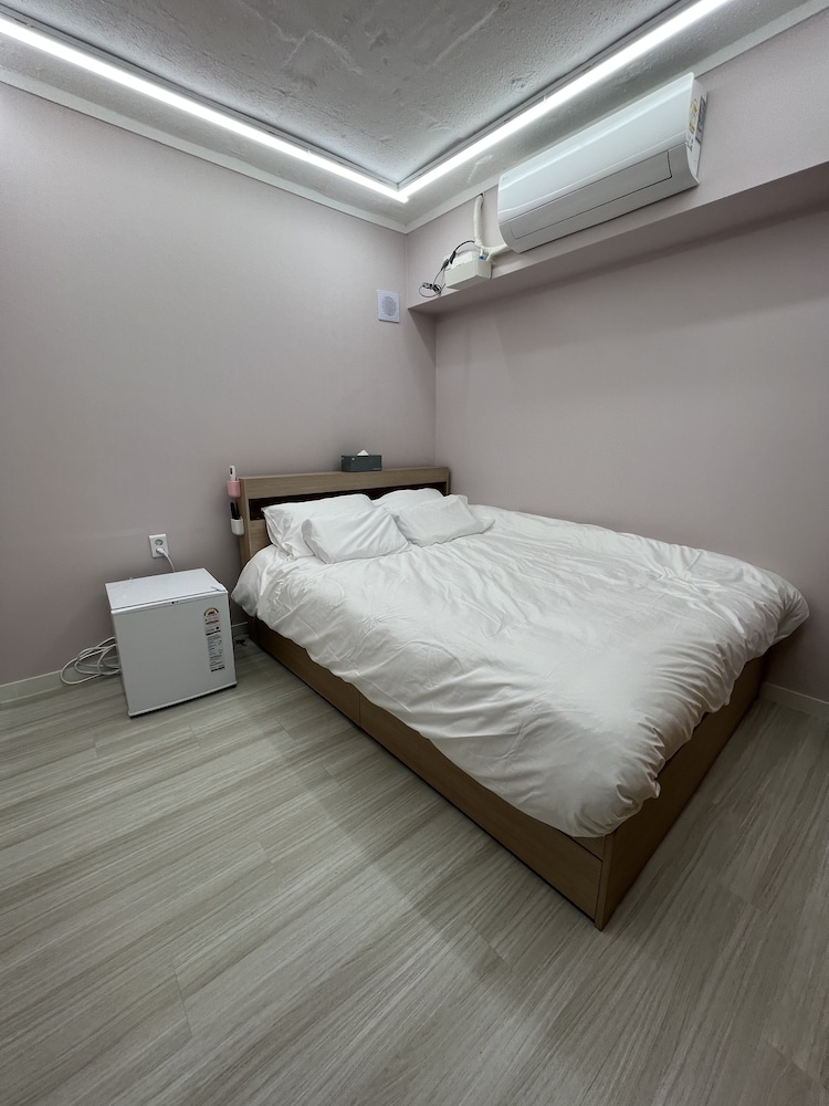 Deluxe Double Room 105 - Photo 2