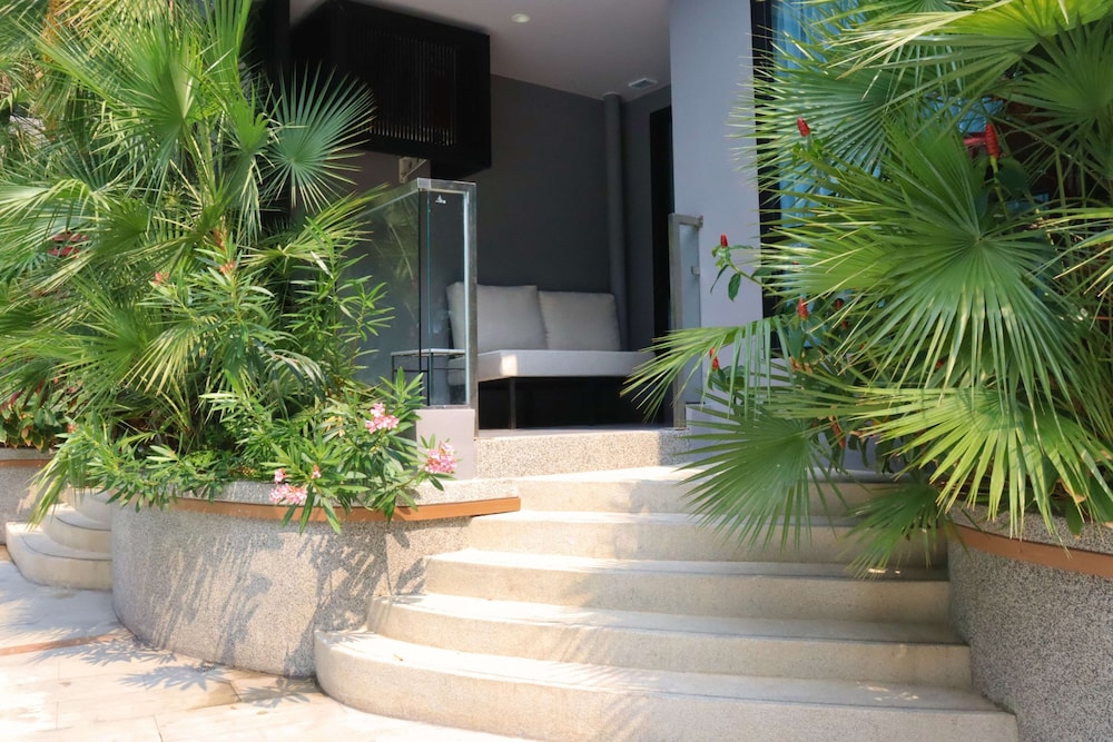 Deluxe Room, 1 Double Bed, Terrace (Pool) - Photo 4