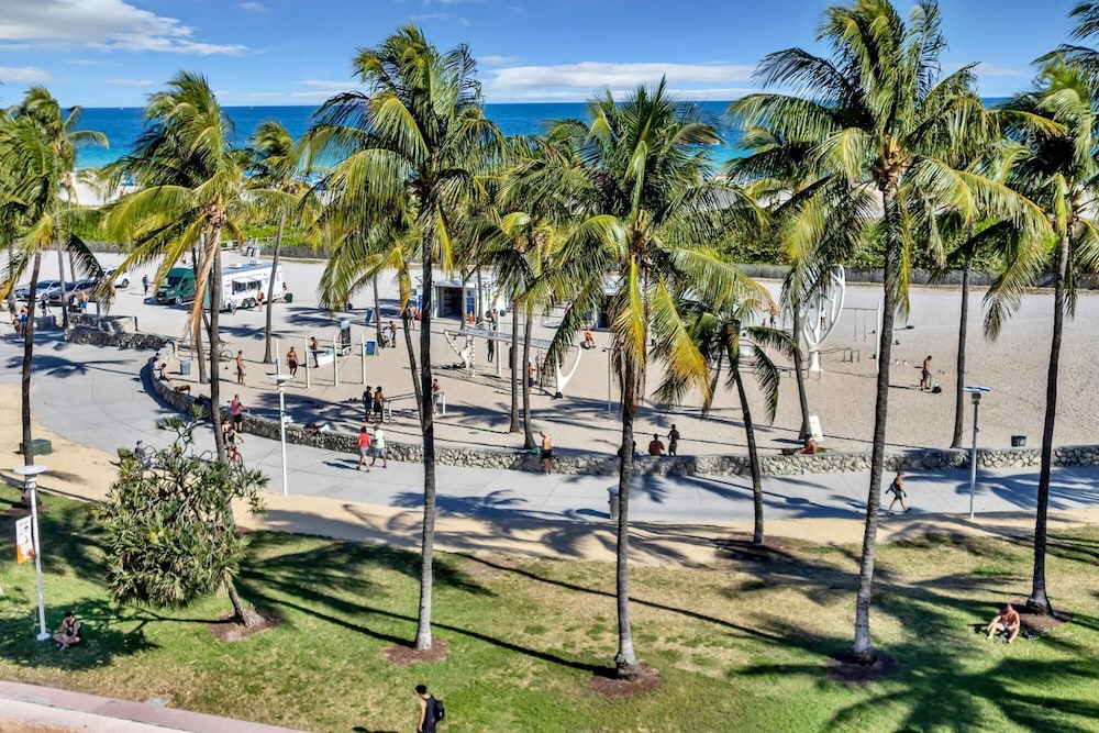 NEW Amazing Large 3BR Direct Oceanfront Penthouse On Ocean Drive, Photo 2
