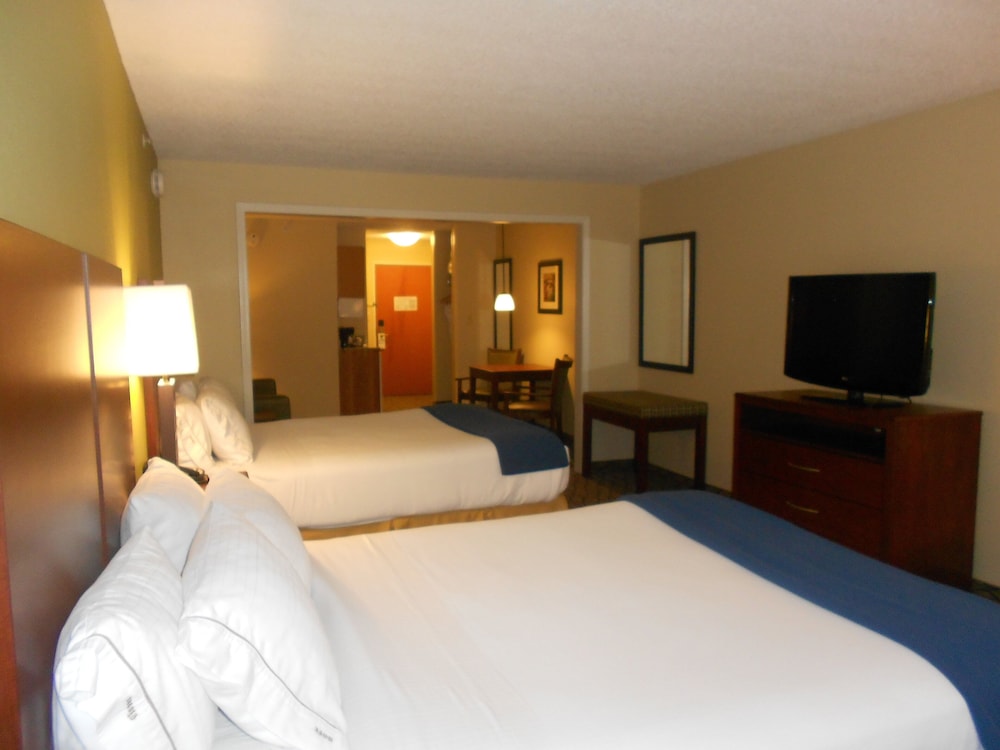 Suite, Multiple Beds - Photo 1