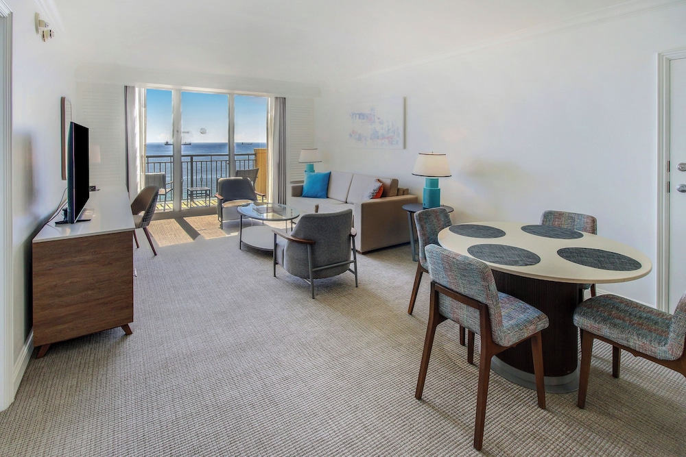 Suite, 1 King Bed with Sofa bed, Oceanfront