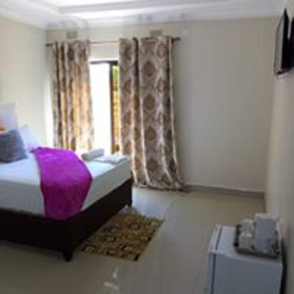 Deluxe Twin Room photo 2