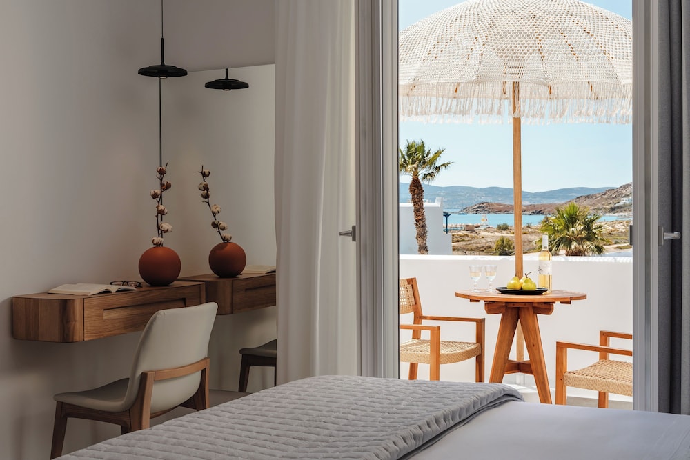 Superior Studio Suite, Sea View, Beachside