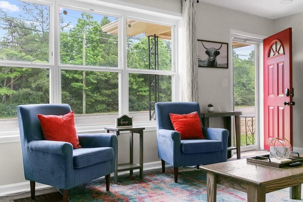 House, Multiple Beds, Patio, Garden View (Dugan Ave Dugout - Unit A)