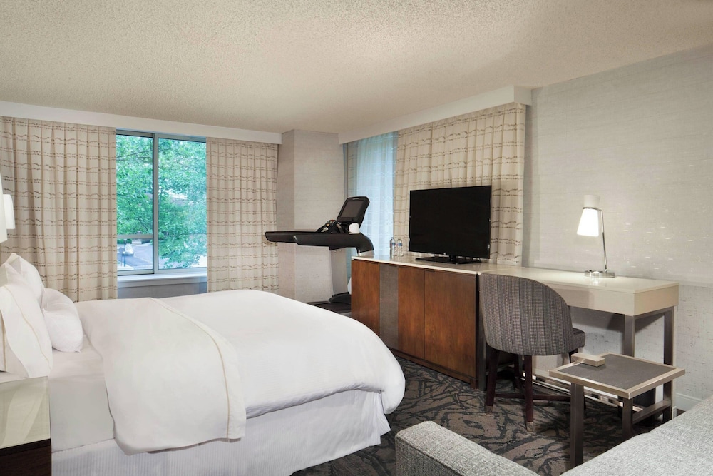 Room, 1 King Bed (SW-M) - Photo 1