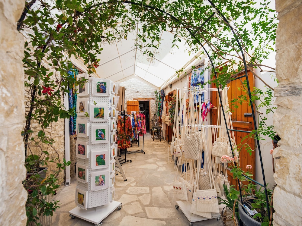 Studio, Multiple Bedrooms, Garden View photo 1