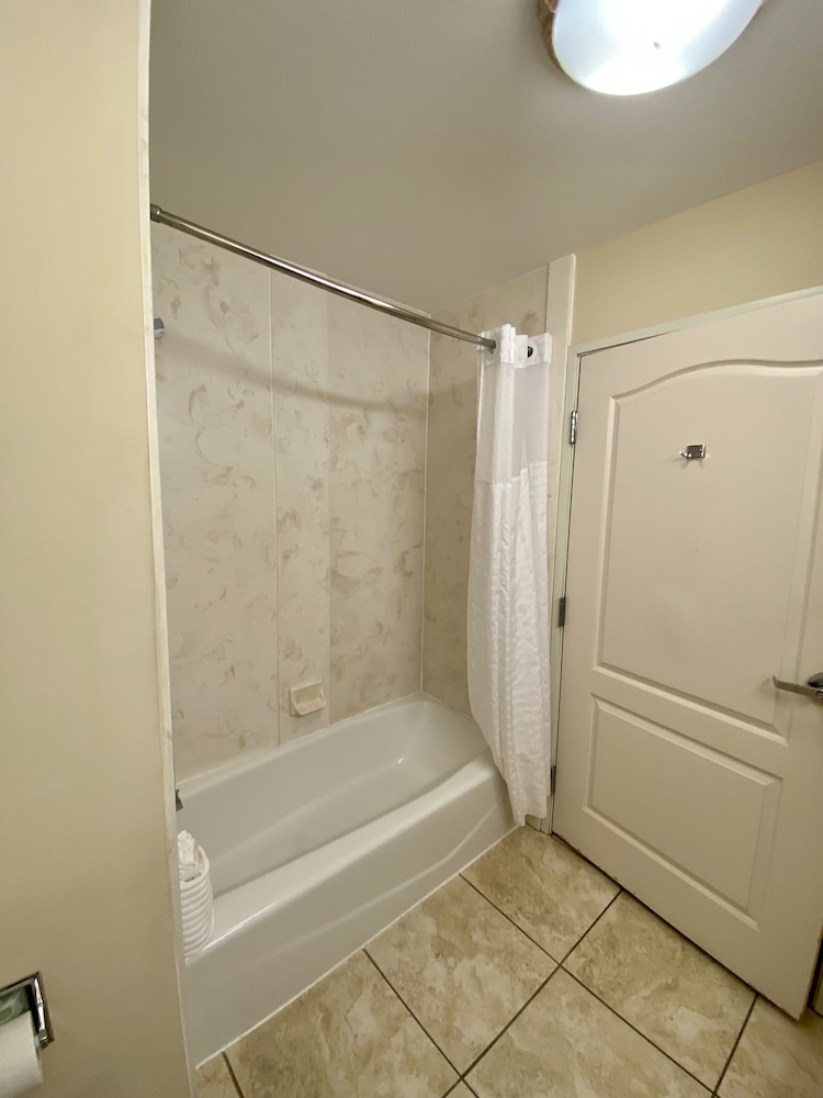 Standard Room, 2 Queen Beds, Non Smoking - Photo 2