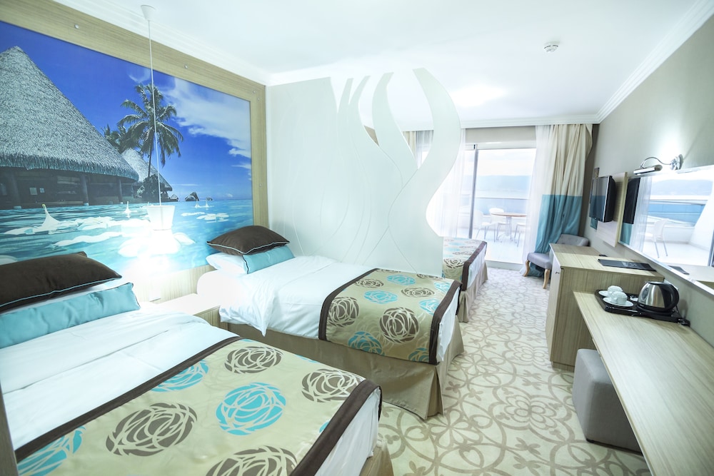 Junior Quadruple Room, Lake View, Lakeside photo 1