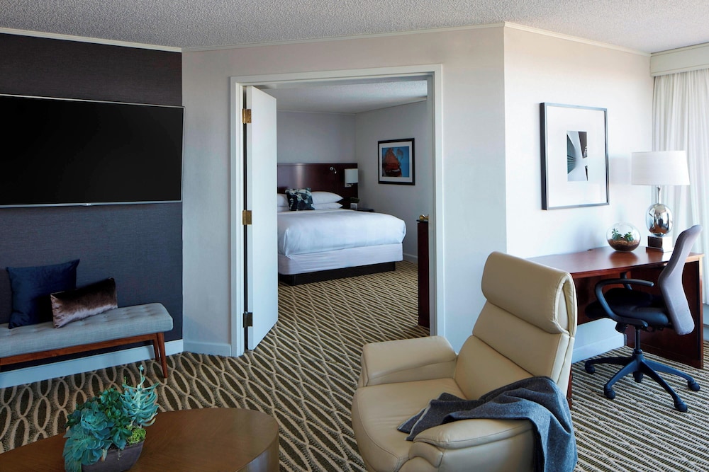 Club Suite, 1 King Bed - Photo 5