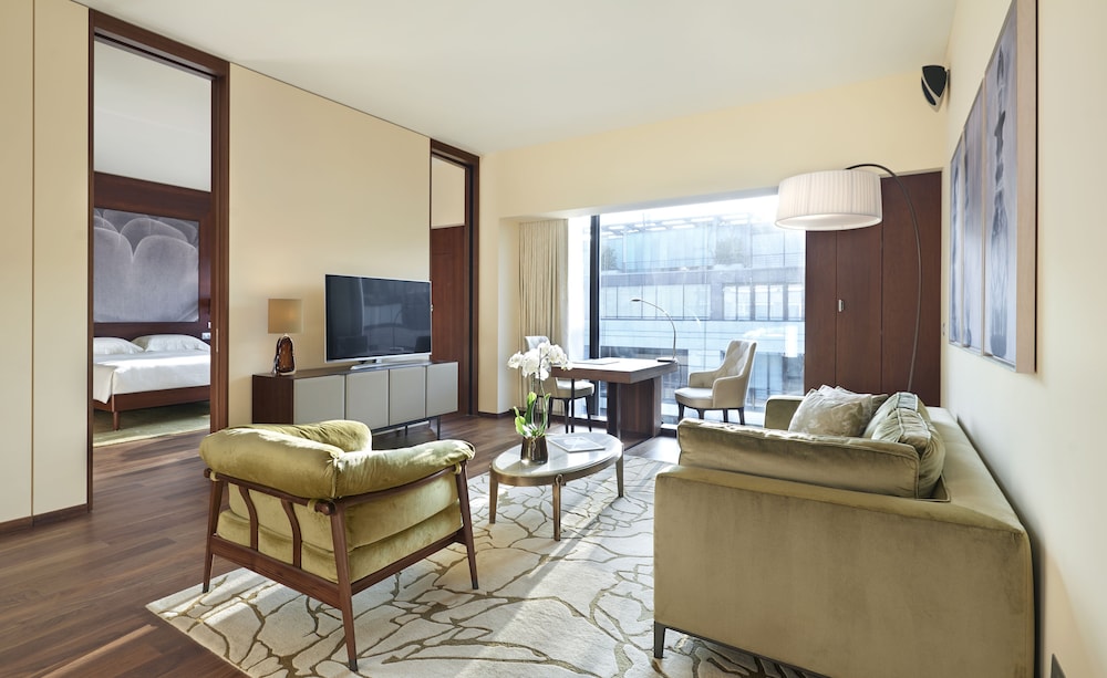 Suite, 3 Bedrooms (Residential)