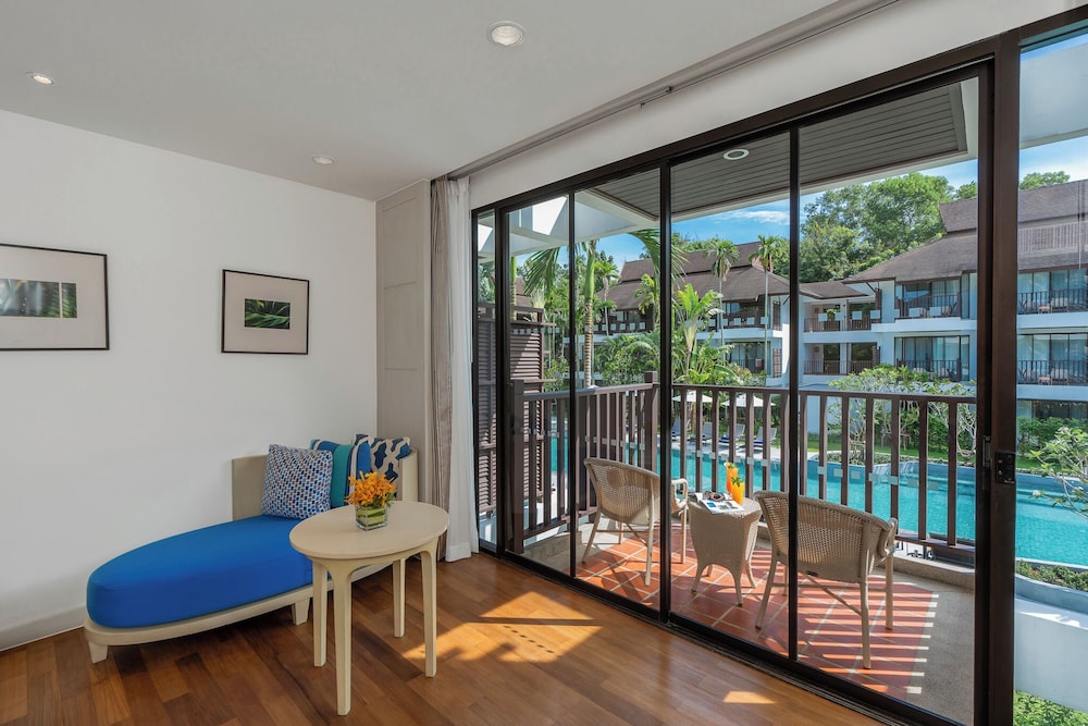 Superior Room, 1 King Bed, Pool View - Photo 5