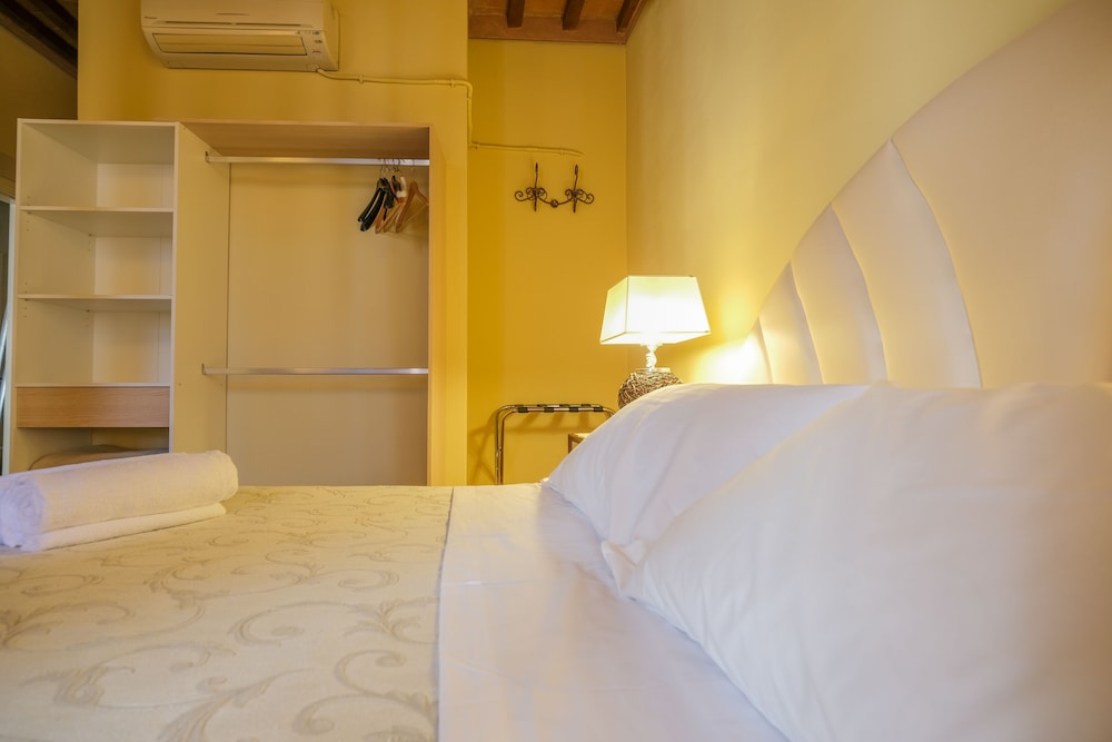 Standard Double Room - Photo 6