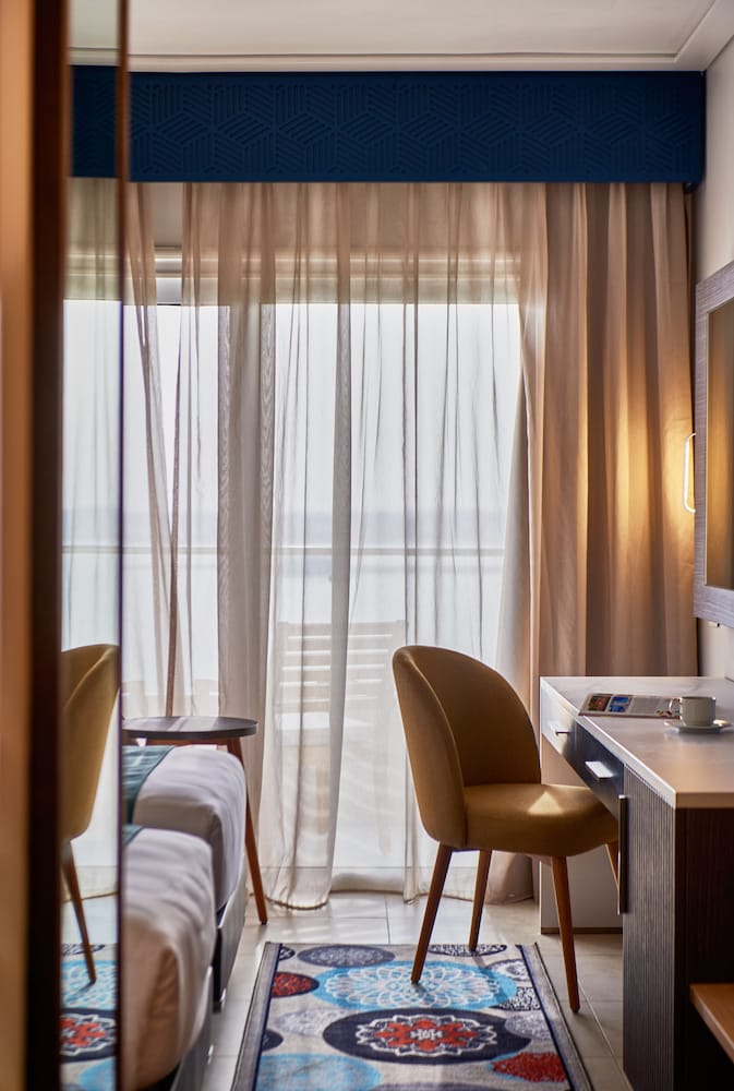 Superior Room, 2 Twin Beds, Balcony, Garden View - Photo 5