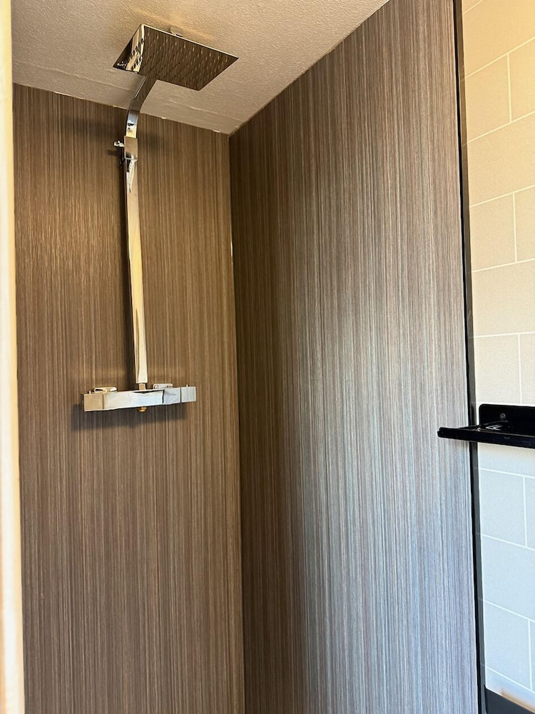 Basic Suite, Private Bathroom photo 3