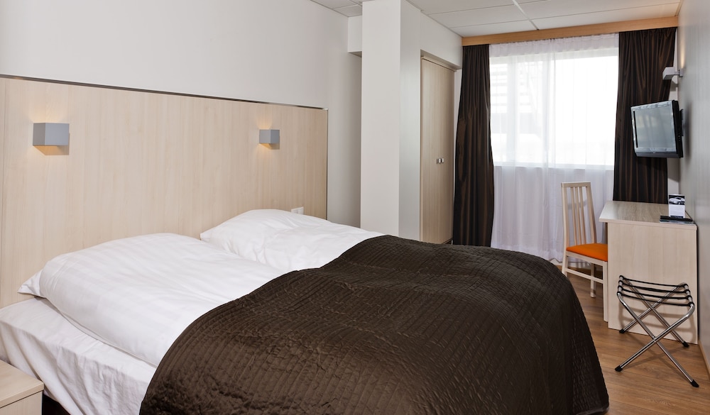 Double Room (With Extra Rollaway Bed) - Photo 1