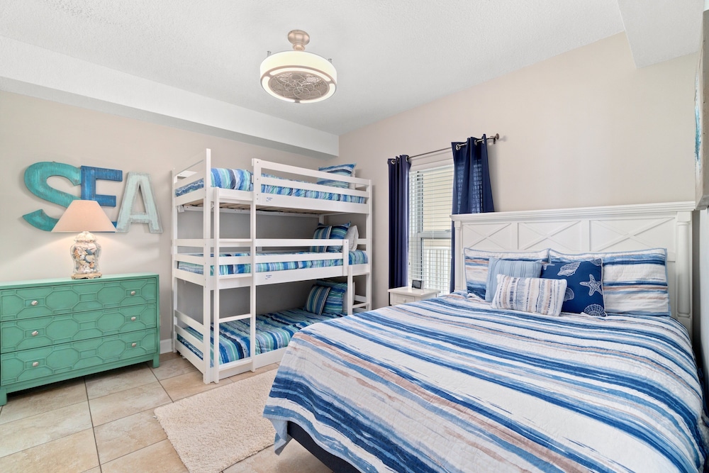 Condo, 2 Bedrooms, Balcony, Ocean View (404)