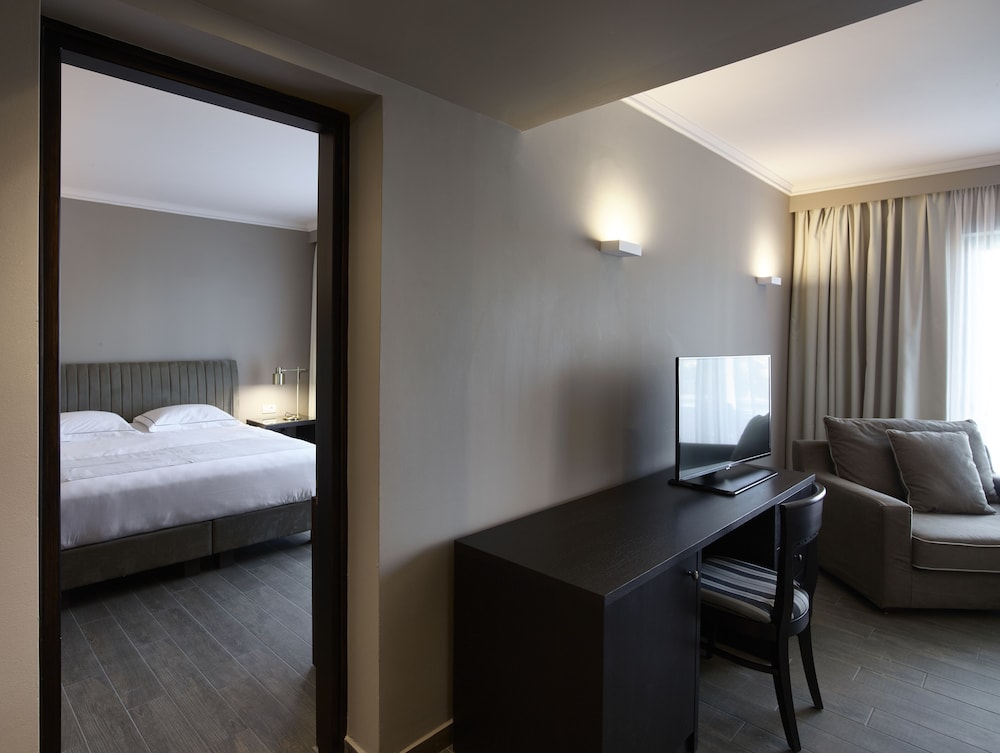 Superior Suite - Photo 2