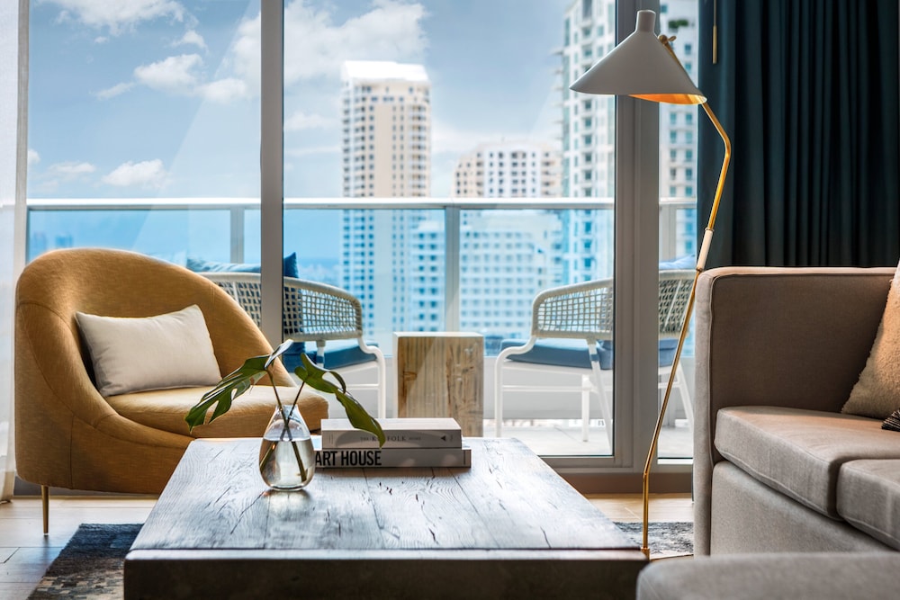 Suite, 1 Bedroom (High Floor) thumbnail 5