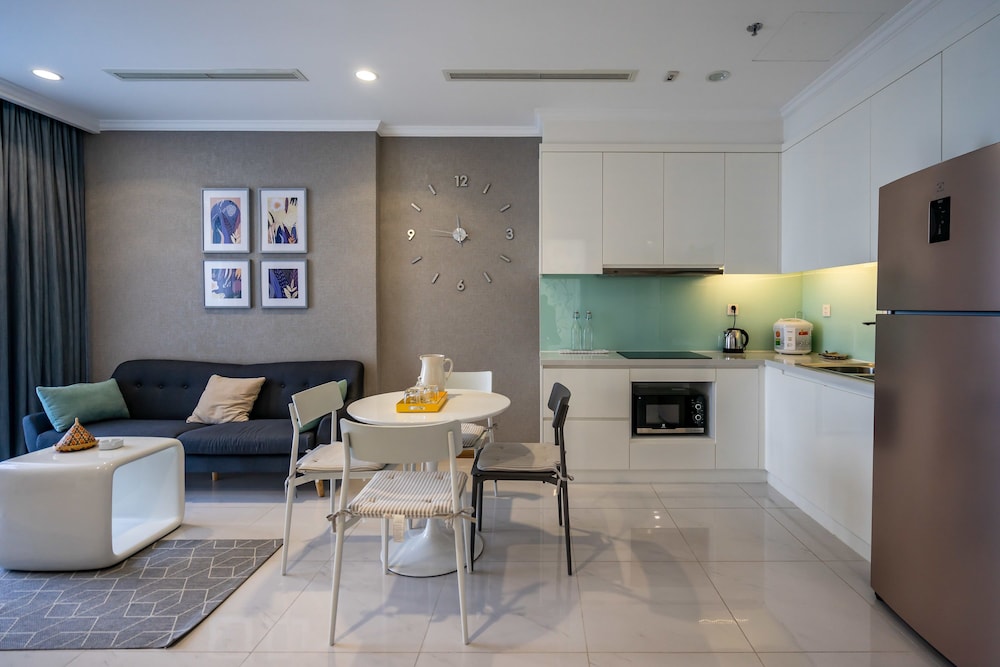 One-Bedroom Apartment with Balcony and City View photo 3