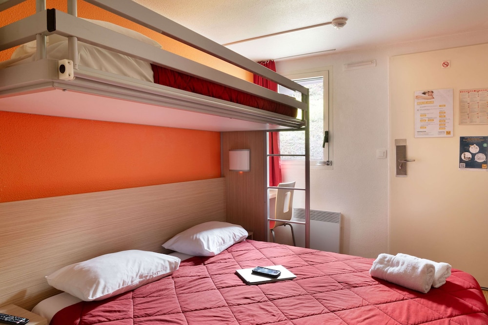 Standard Room, Multiple Beds (1 Double and 1 Single bed) photo 3