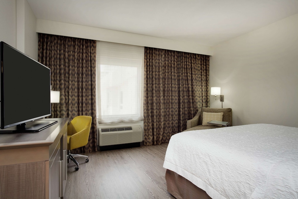 Room, 1 King Bed, Accessible, Non Smoking (Roll In Shower)