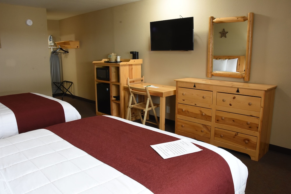 Traditional Room, 2 Queen Beds (Side Building) photo 2