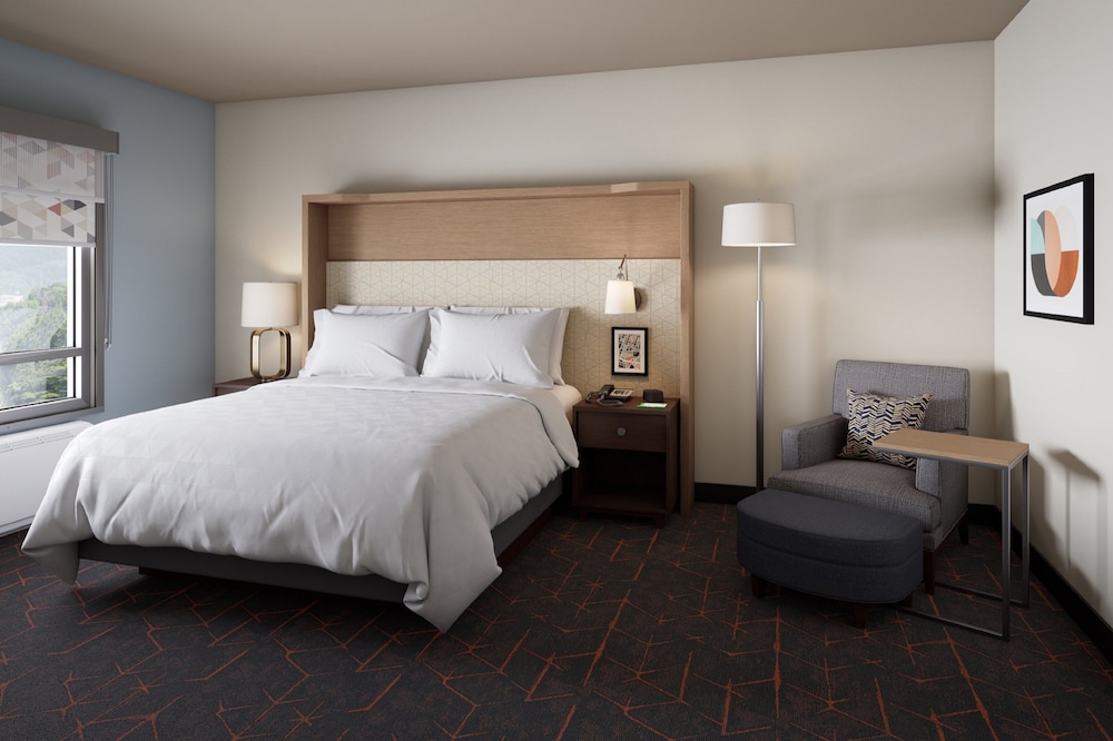 Suite, 1 King Bed (Whirlpool Tub) - Photo 1