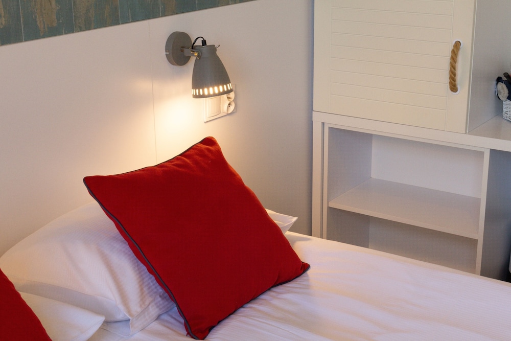 Deluxe Double Room thumbnail 6