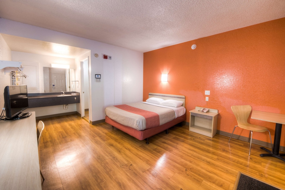 Standard Room, 2 Double Beds, Non Smoking photo 2