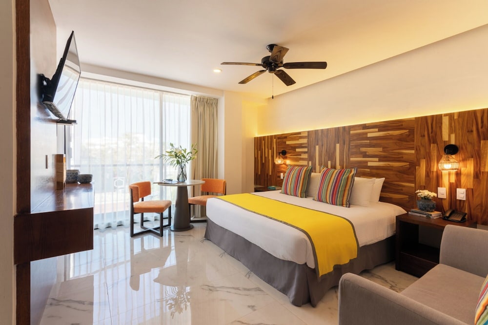 Superior Room, 1 King Bed - Photo 1