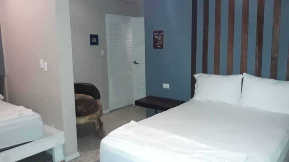 Economy Double Room, 2 Queen Beds photo 3