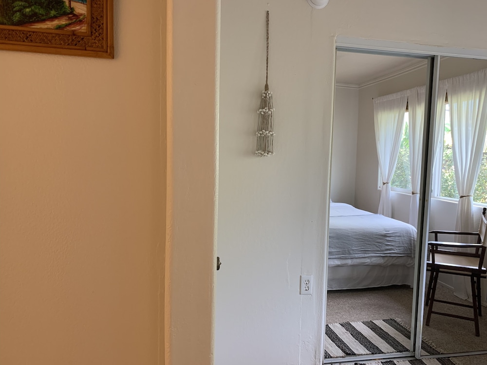 Standard Room, 1 Queen Bed photo 2